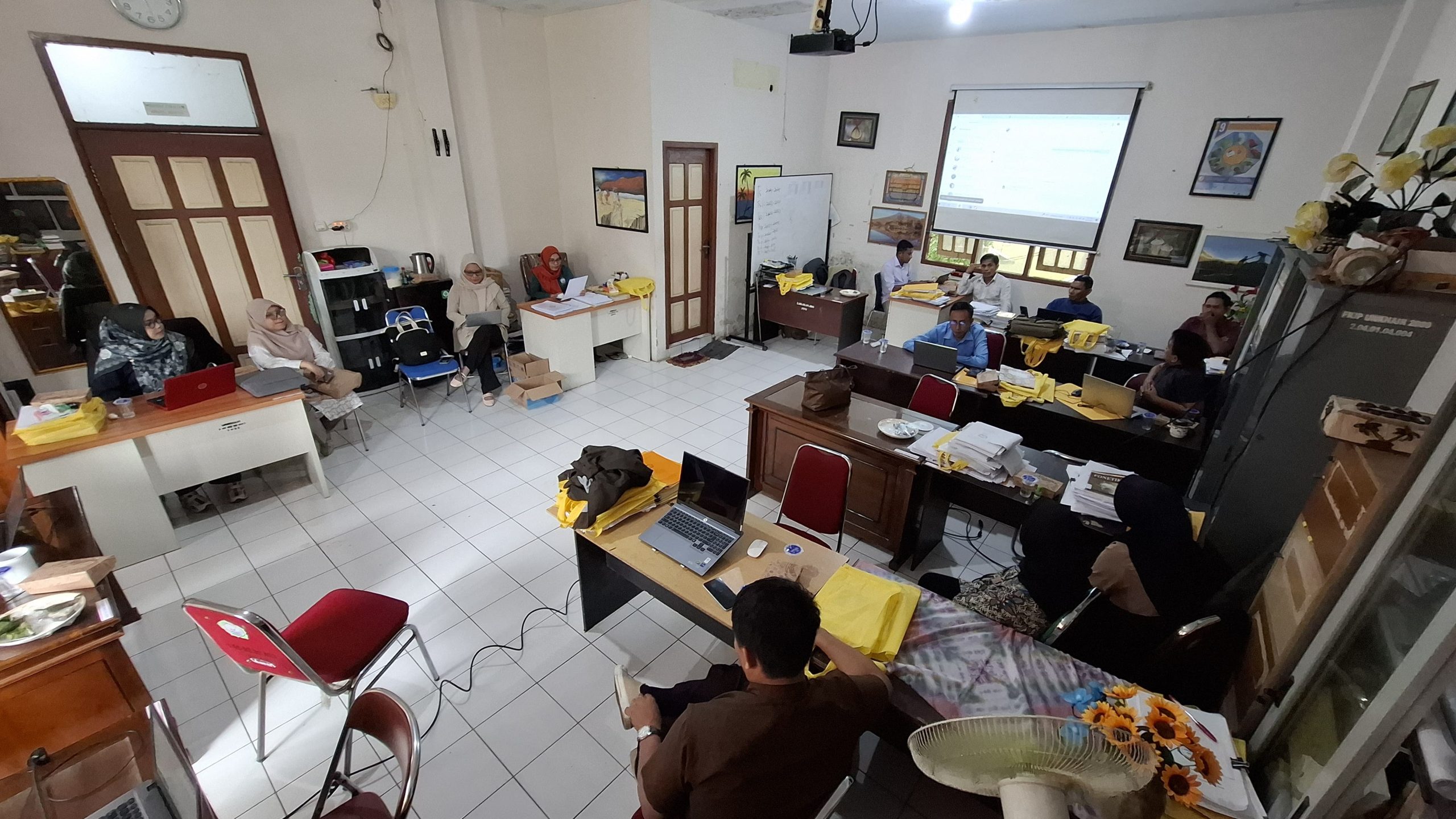 Rapat Evaluasi dan Perencanaan Akademik Prodi PGSD Unkhair: Bahas Evaluasi Perkuliahan, Pembagian Mata Kuliah, dan Persiapan Akreditasi